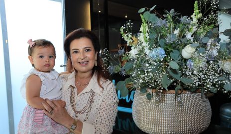  Rosy Vázquez con su nieta Emilia Hernández.