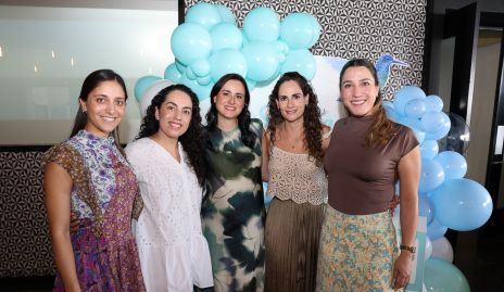  María José Alonso, Ale Zepeda, Susana Scheckaiban, Jessica Medlich y Montse Ortiz.