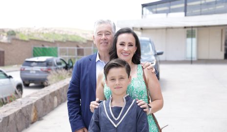  Paulo Galán y Fernanda del Castillo con su hijo Mauricio.
