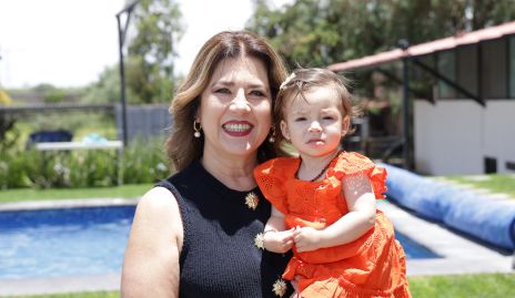  Cristina Galán con su nieta Bárbara Kasis.