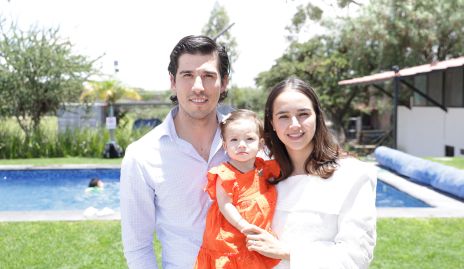  Alberto Kasis y Bárbara Mejía con su hija Bárbara.