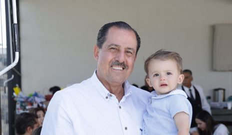  Alberto Kasis con su nieto Santiago Mora.