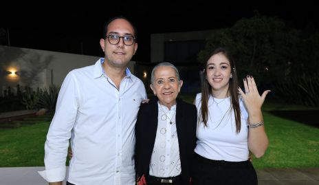  José Guillermo Silva, María Cristina Silva y Yamilé Fontes.