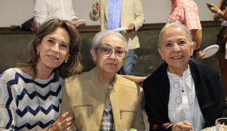  Carola Guerra, Laura Landa y Cristina Silva.