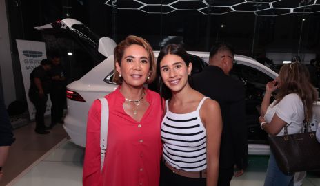  Isabela Tobías e Isabel Carrillo.