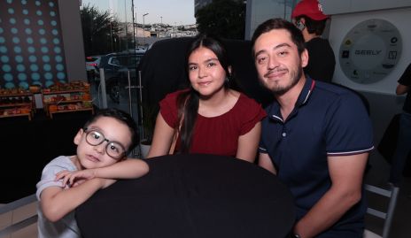  Félix Herrera, Mariana Chávez y Daniel Herrera.