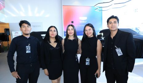  Luis Martin, Dominic Meléndez, Yolanda López, Jennifer Hernández y Claudio Ferrer.