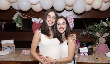  Natalia Navarro y Valeria Navarro.