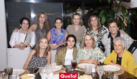  Tita García, Gaby Berrón, María Lavín, Laura Monsech, Bety Lavín, Licha Hinojosa, Laura Díaz, Daniela Lavín, Laura Lavín y Carmen Lavín.