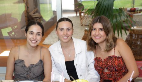  Vale Navarro, Chiara Pizzuto y Regina Martínez.