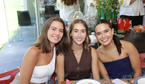  Carolina Zermeño, Sofía Vallejo y Natalia Hampshire.