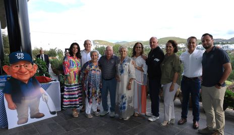  Rebeca y Rodolfo Treviño, Elsa y Juan Bremer, Lupita y Alejandra Treviño, José Victoriano Martínez, Beatriz Treviño, Héctor Hinojosa y Victoriano Martínez.
