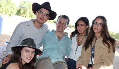  Emilia Meade, Juan Carlos Ávila, Rodrigo Álvarez, Jimena Motilla y Farah Fontes.