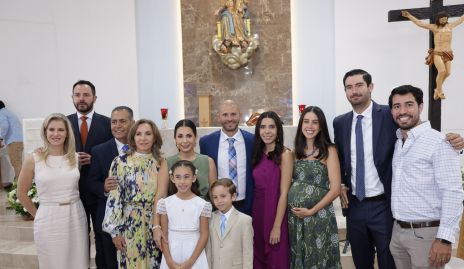  Inés y Memo con sus papás, padrinos, abuelos y tíos.