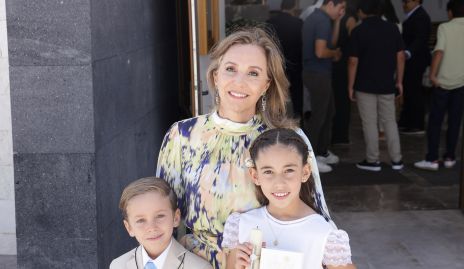  Bety Lavín con sus nietos Memo e Inés Hernández Lázaro.