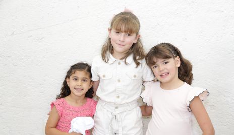  Victoria, Sofía y Nicole.