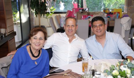  Licha Hinojosa, Ramón Gómez y Charlie Jiménez.