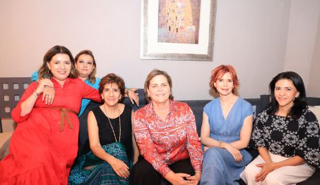  Hilda Rodríguez Padrón, Tita Duque, Martha Malo, Ivette Dibildox y Lety Ivón.
