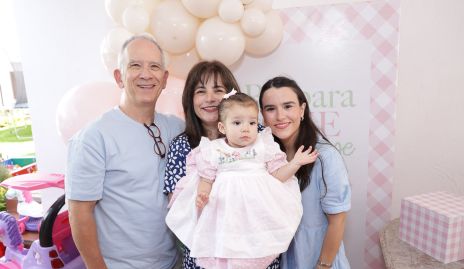  Alfonso Galán, Pita Retes, Bárbara Kasis y Sofía Galán.
