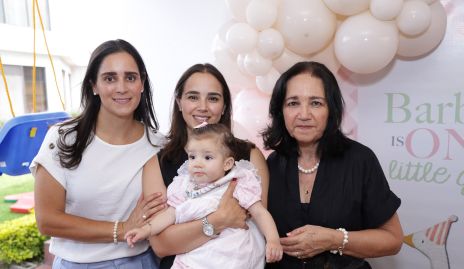  María Rosa Mejía, Bárbara Mejía, Bárbara Kasis y Rosa María Maza.