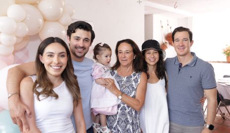  Daniela Méndez, José Eduardo González, Bárbara Kasis, Bertha Maza, Lucía González y Juan Pablo González.