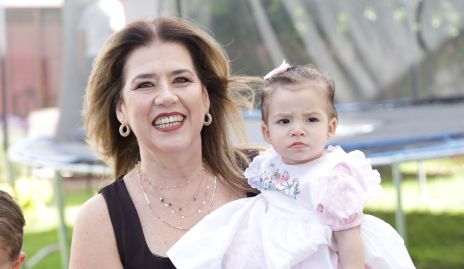  Cristina Galán con su nieta Bárbara Kasis.