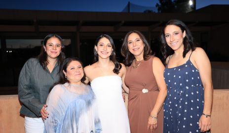  Paulina García, Mónica Padilla, Sofía Padilla, Mónica Ayala y Mariana PAdilla.