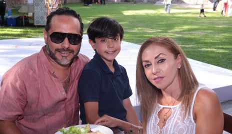  César Alonso, Paco Alonso y Blanca Ibarra.