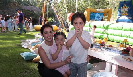  Alejandra Contreras, Alexa y Uri.