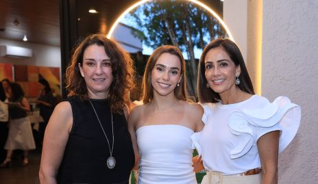  Gloria Martínez, Mari Del Valle y Came Stevens.
