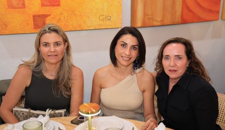  Francine Coulon, Sonia Yáñez y Rocío Valle.