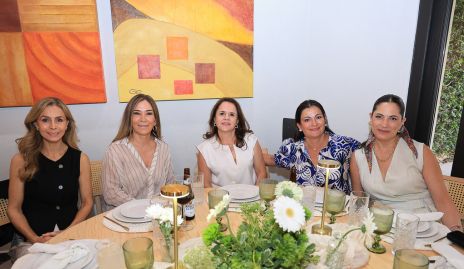  Olga Suárez, Martha Bernea, Alma Goldaracena, Elsa Lozano y Brenda Gómez.