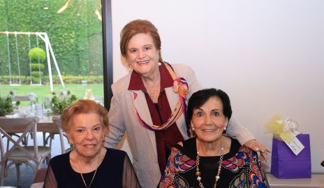  Güera López, Marcelle Del Valle y Carmela Stevens.
