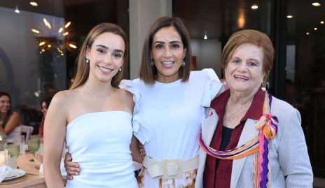  Mari Del Valle, Came Stevens y Marcelle Del Valle.