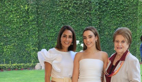  Mari Del Valle, Came Stevens y Marcelle Del Valle.