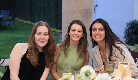  Mari Carmen Mendizábal, Melissa Meade y Rocío Mendizábal.