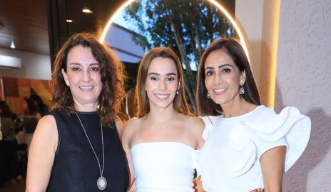  Gloria Martínez, Mari Del Valle y Came Stevens.