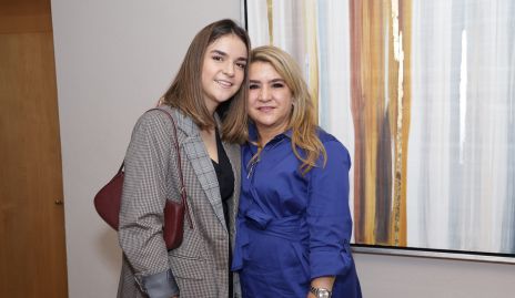  Claudia Torres y Carmenchu.