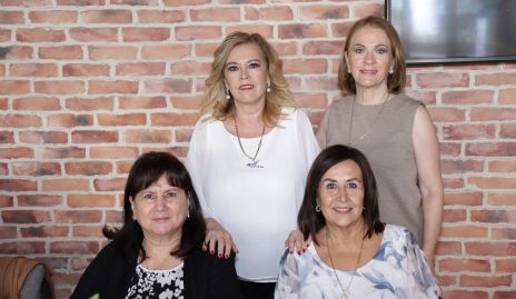  Tomy Gómez, Claudia Gómez, Marcela Gómez y Rocío Gómez.