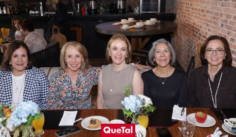  Pita Samuels, Laura Lavín, Rocío Gómez, Ana María Pérez y Lourdes Cue.