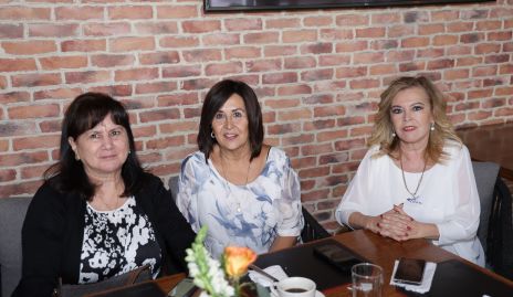  Tomy Gómez, Claudia Gómez y Marcela Gómez.