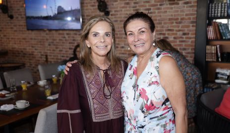  Elena Gaviño y Marcela Chabrant.