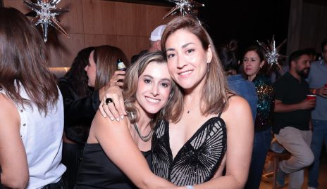  Gloria Escobedo y Ximena Fernández.
