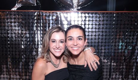  Gloria Escobedo y Silvana Escobedo.