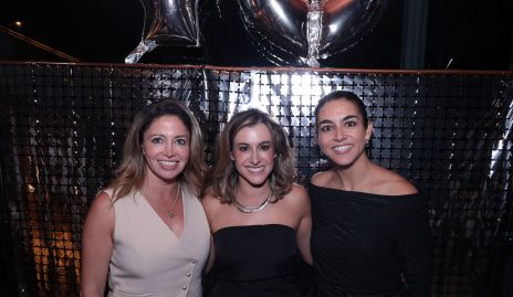  Marilú Paredes, Gloria Escobedo y Silvana Escobedo.