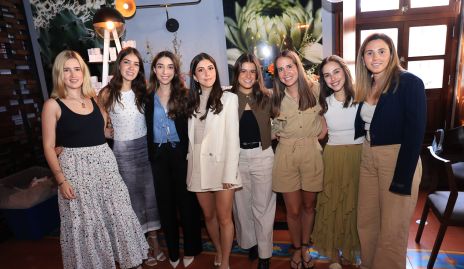  Macarena Anaya, Karina Alcalde, Paula Stevens, Paola Dávila, Isa Pizzuto, Montse Anaya, Valeria Navarro y Chiara Pizzuto.