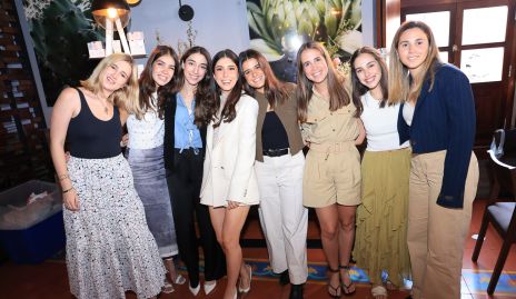  Macarena Anaya, Karina Alcalde, Paula Stevens, Paola Dávila, Isa Pizzuto, Montse Anaya, Valeria Navarro y Chiara Pizzuto.