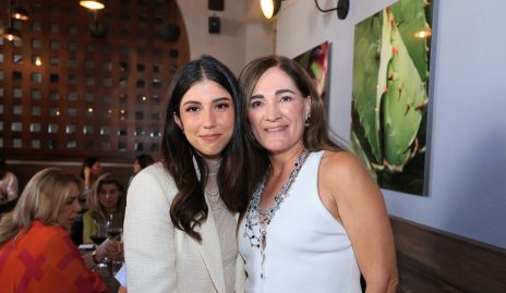  Paola Dávila y Ana María Anaya.