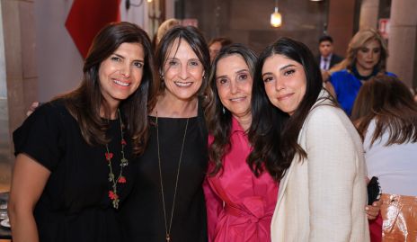  Carla Díaz, Marisol Pérez, Martha Chalita y Paola Dávila.