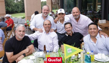  Daniel Carreras con sus amigos.
